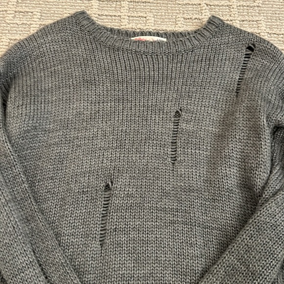 Girls ragdoll and rockets brand distressed, looking gray sweater size medium - Picture 2 of 4